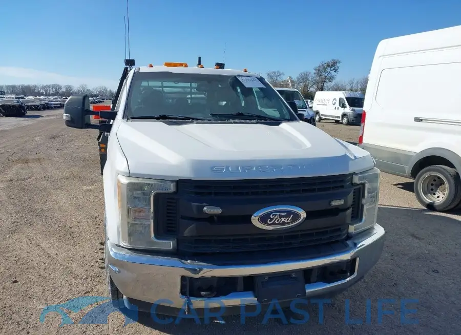 1FD8X3GT1HED07591# 11