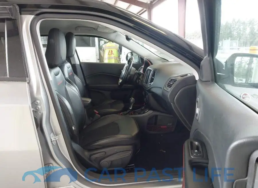 3C4NJDDB8LT151598# 5
