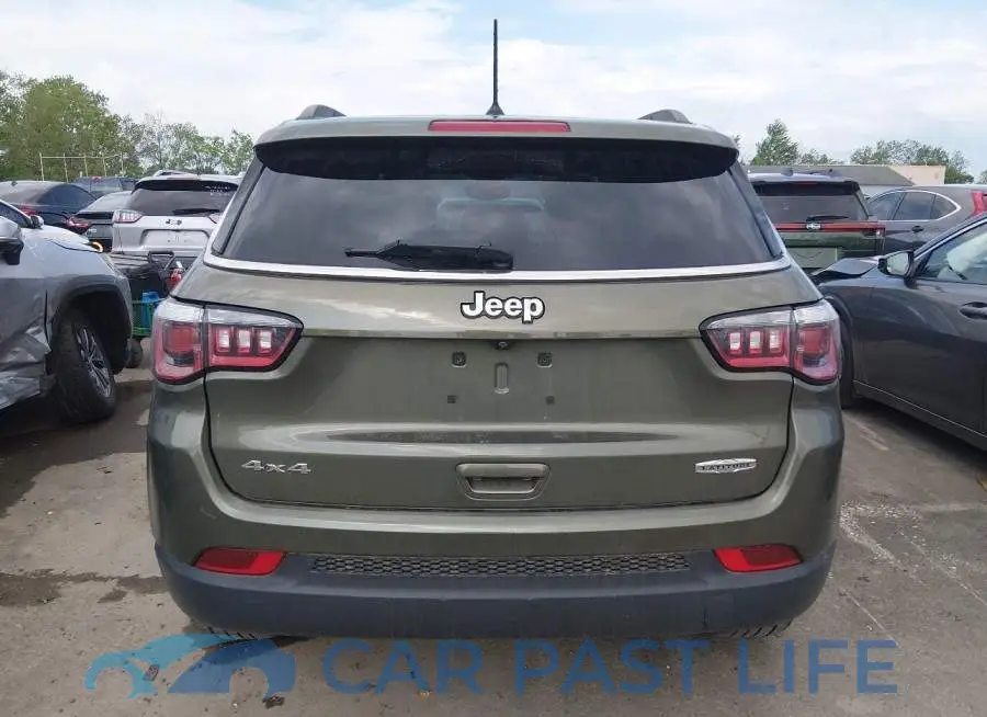 3C4NJDBB5JT366825# 16