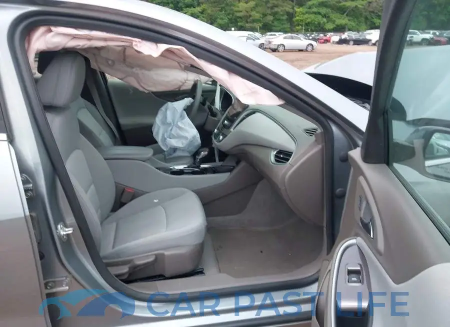 1G1ZD5ST4SF155692# 5