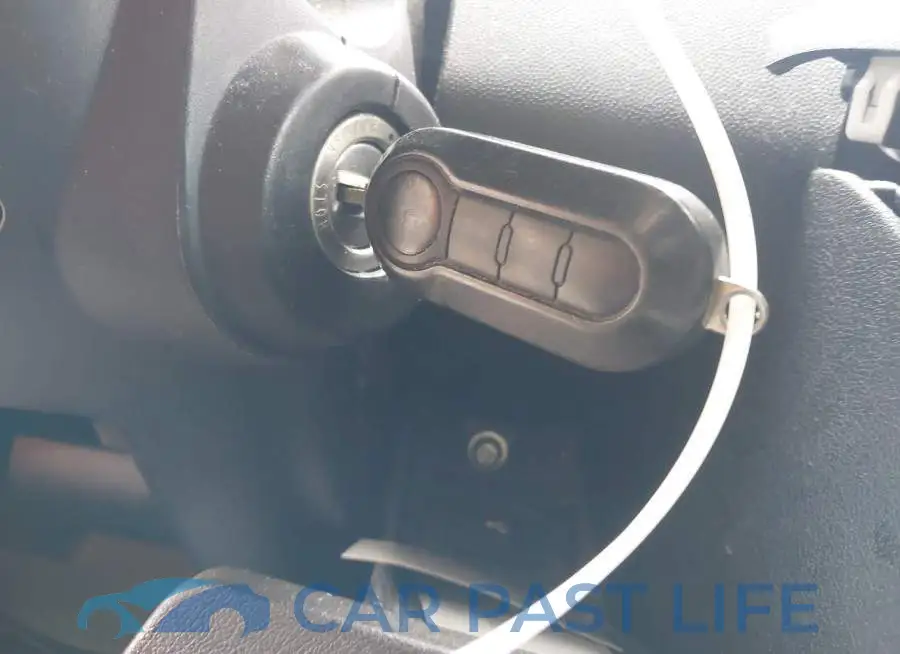 3C6TRVAG8GE114915# 11
