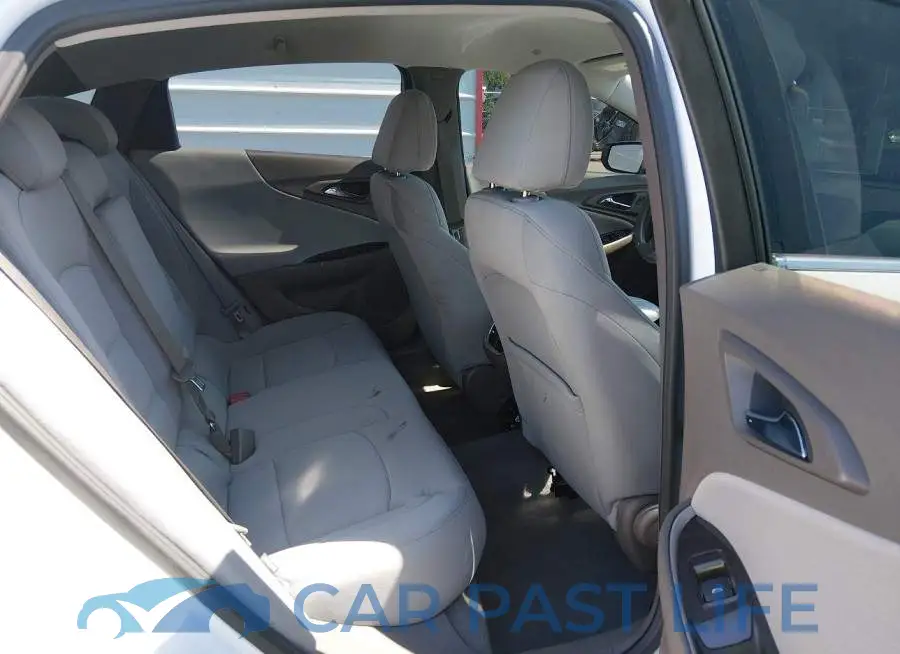 1G1ZD5ST0PF112717# 8