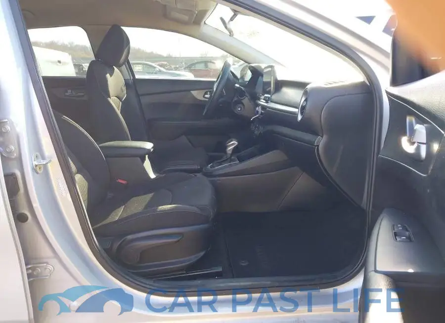 3KPF24AD4LE221528# 5
