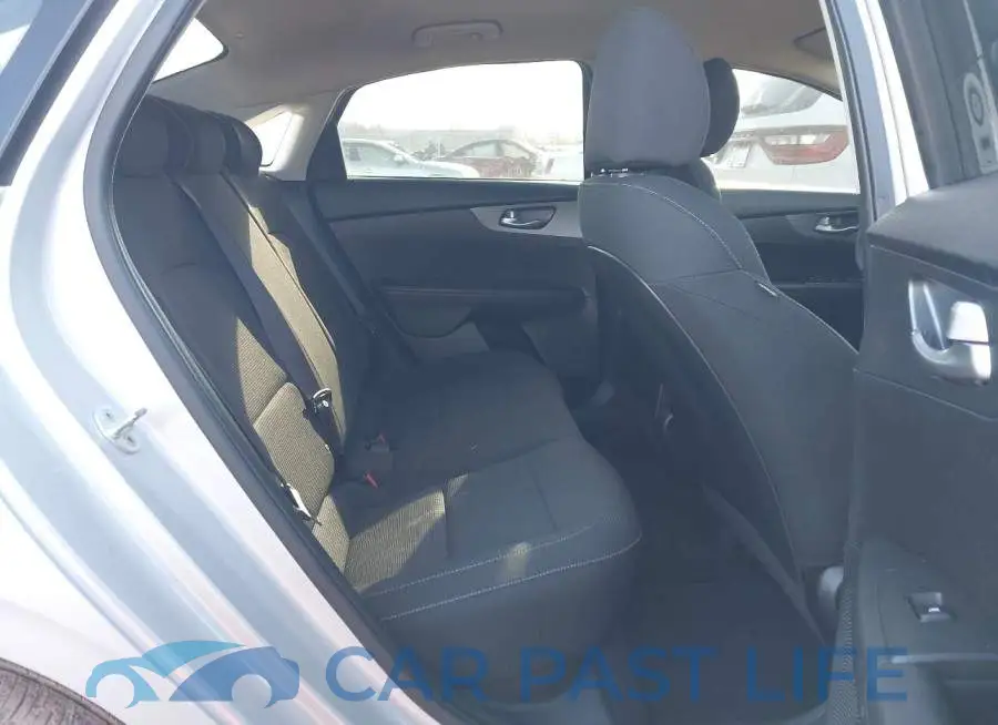 3KPF24AD4LE221528# 8
