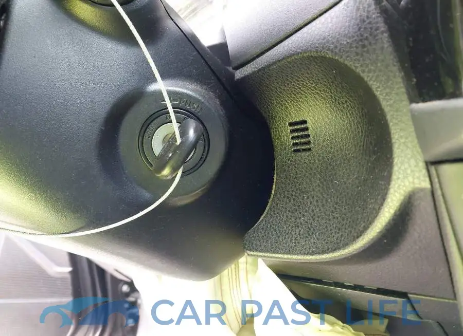 2T1BURHE1GC585205# 11