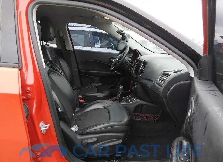 3C4NJDDB1JT174928# 5