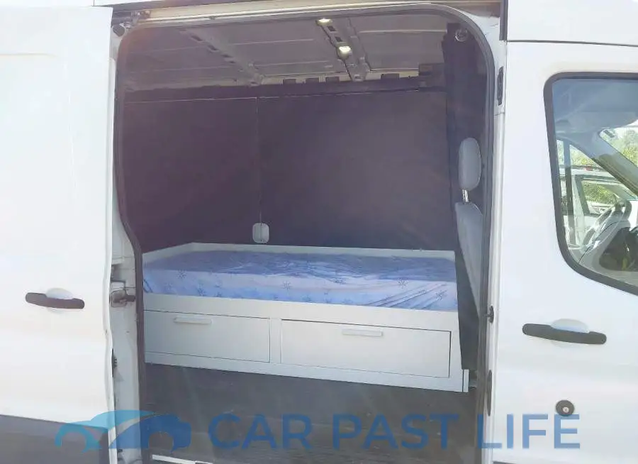 1FTYE2CV1HKA96079# 8