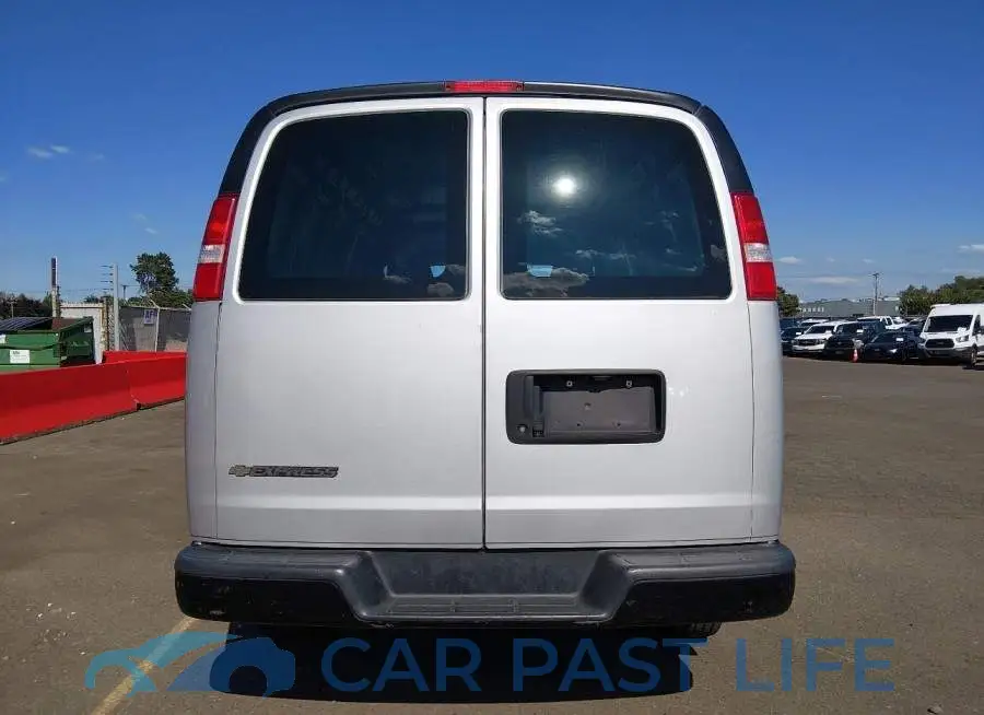 1GCWGAFG1J1277185# 18