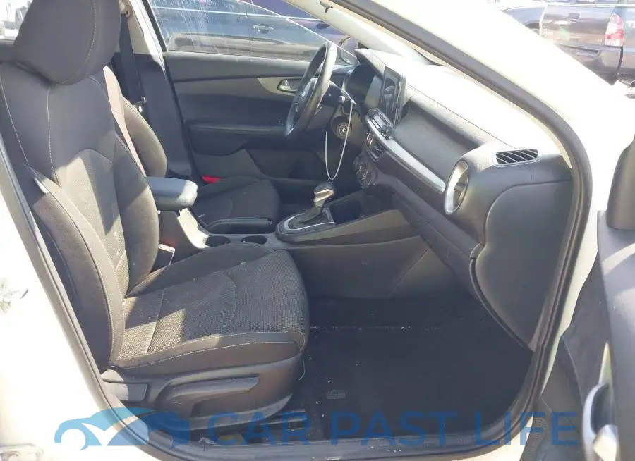 3KPF24AD1LE175429# 5