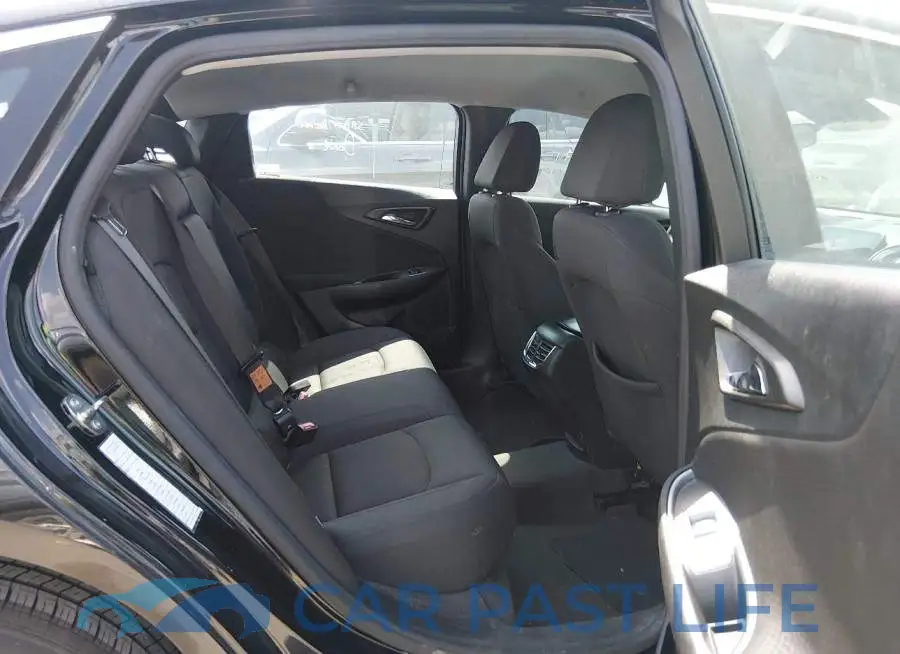 1G1ZD5ST7RF110210# 8