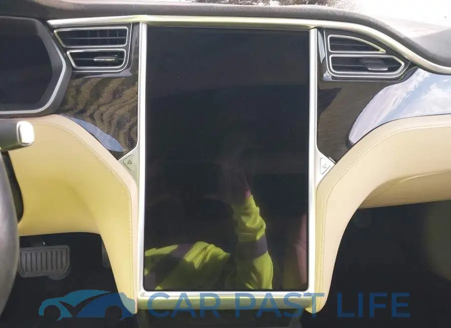 5YJSA1E21GF152158# 7