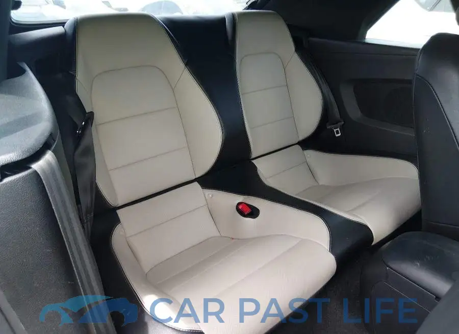 1FATP8UH6J5133220# 8