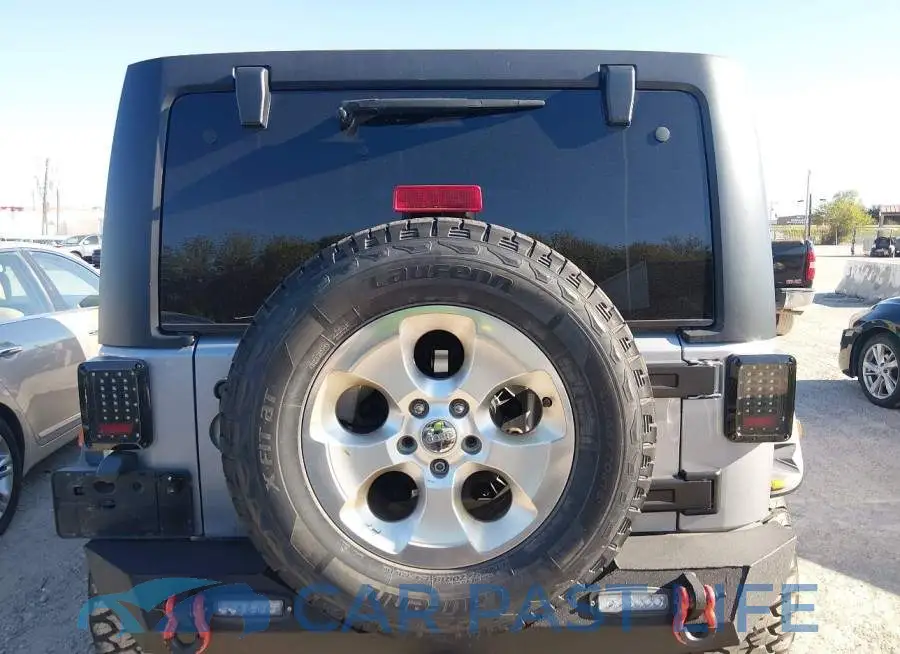 1C4BJWDG8GL310597# 16