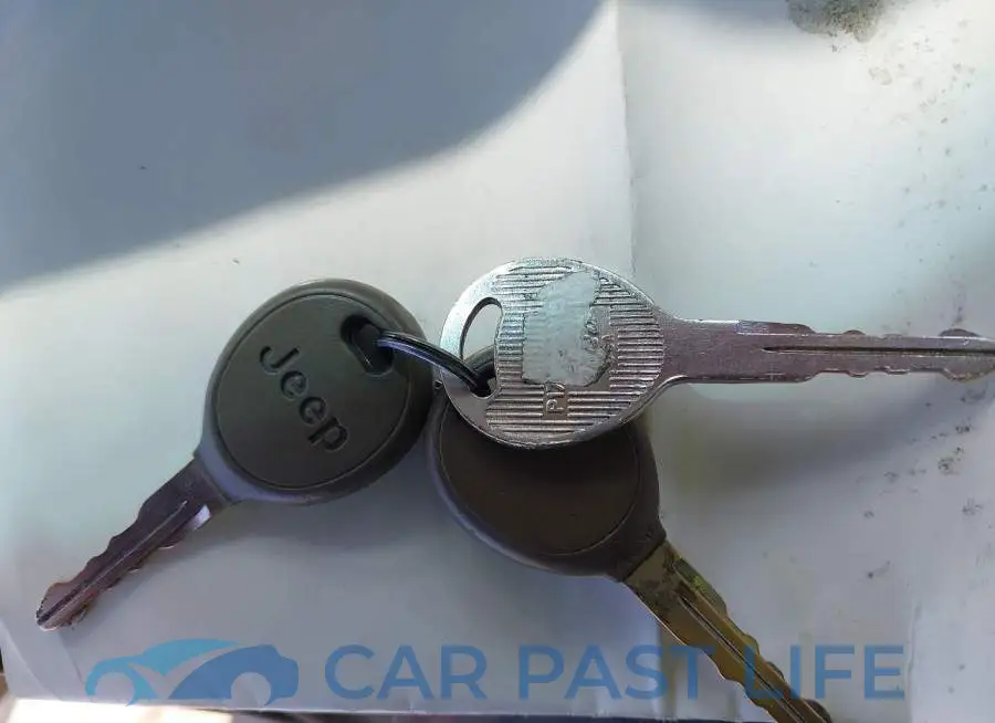 1C4NJPBA0GD616026# 11