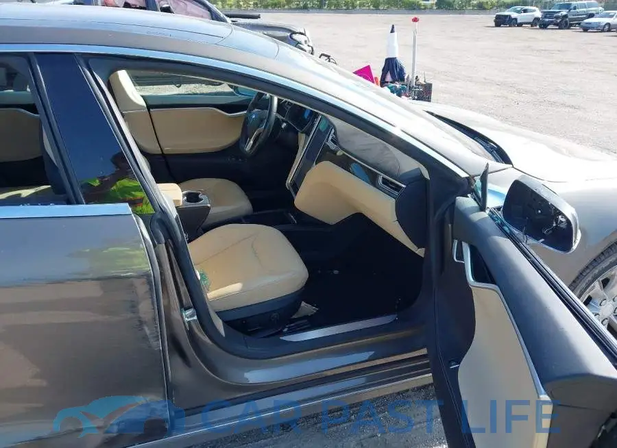 5YJSA1E26GF159977# 5
