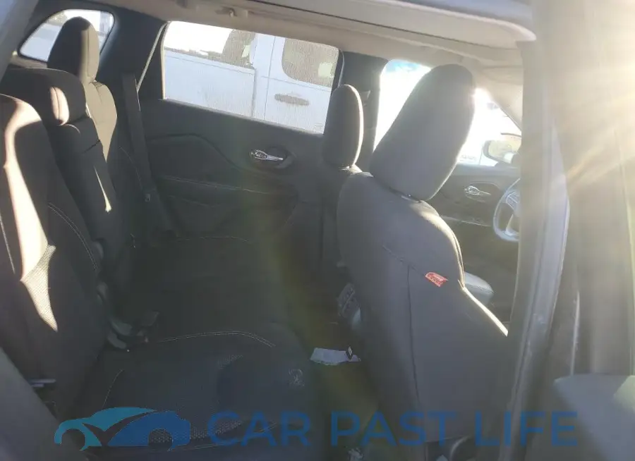 1C4PJLCB3HW560551# 11