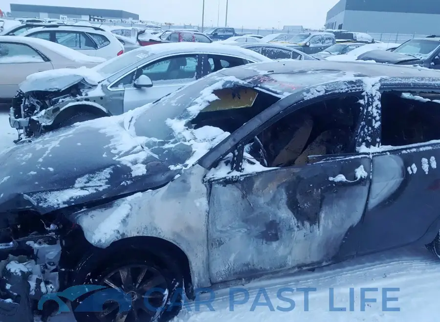 3VW117AU5HM042777# 9