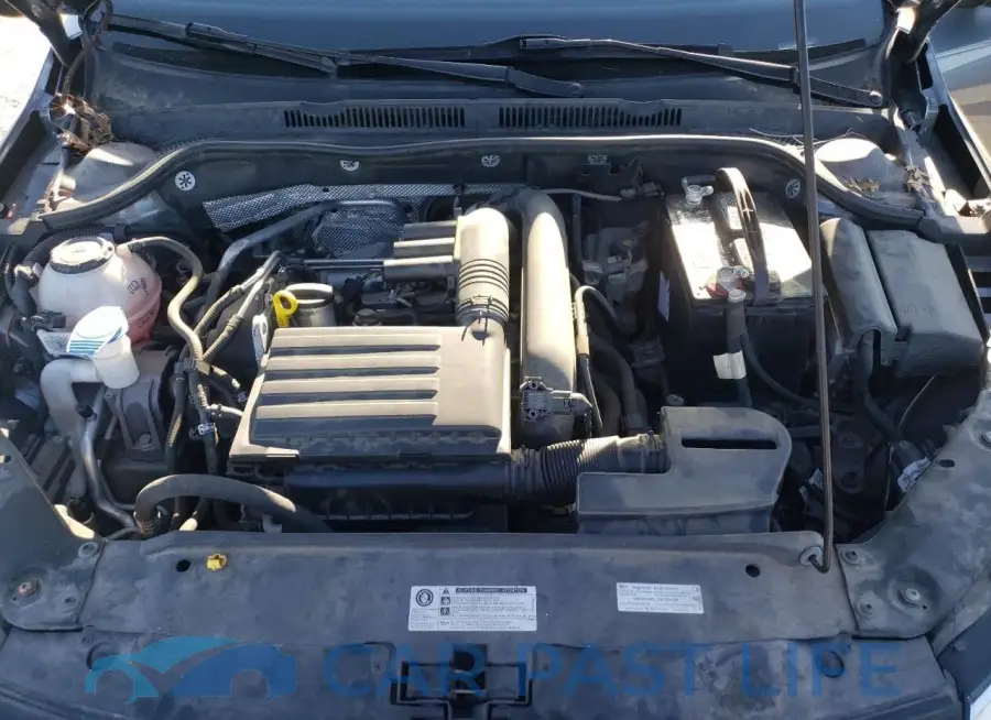 3VW2B7AJ9JM232675# 11