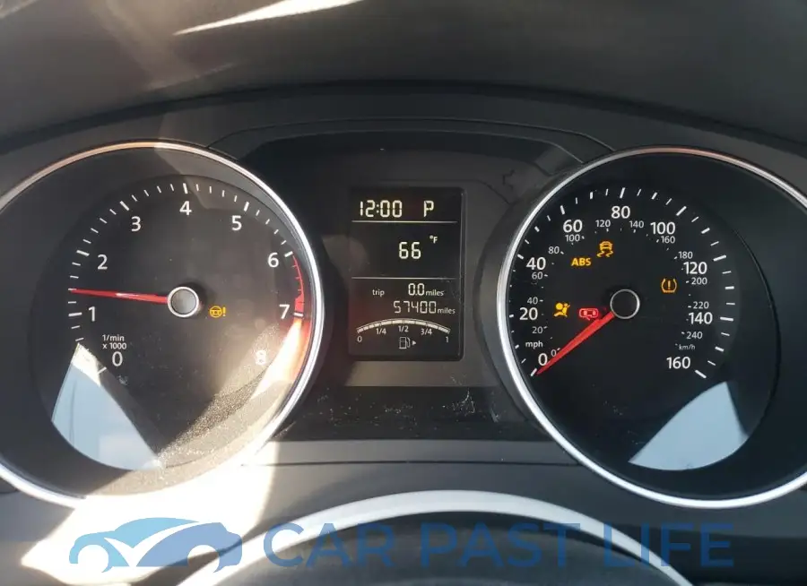 3VW2B7AJ9JM232675# 9