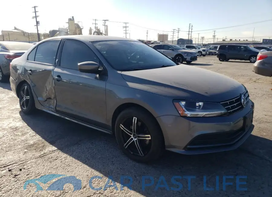 3VW2B7AJ9JM232675# 4