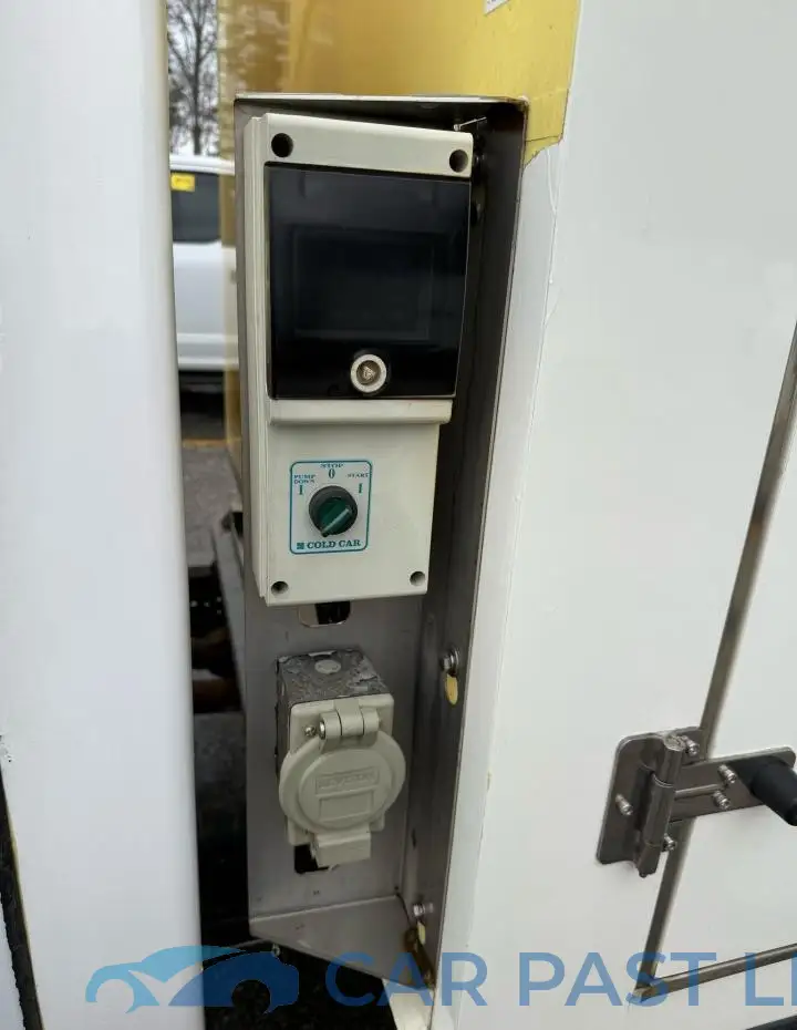 1FDXE4FS8KDC19277# 9