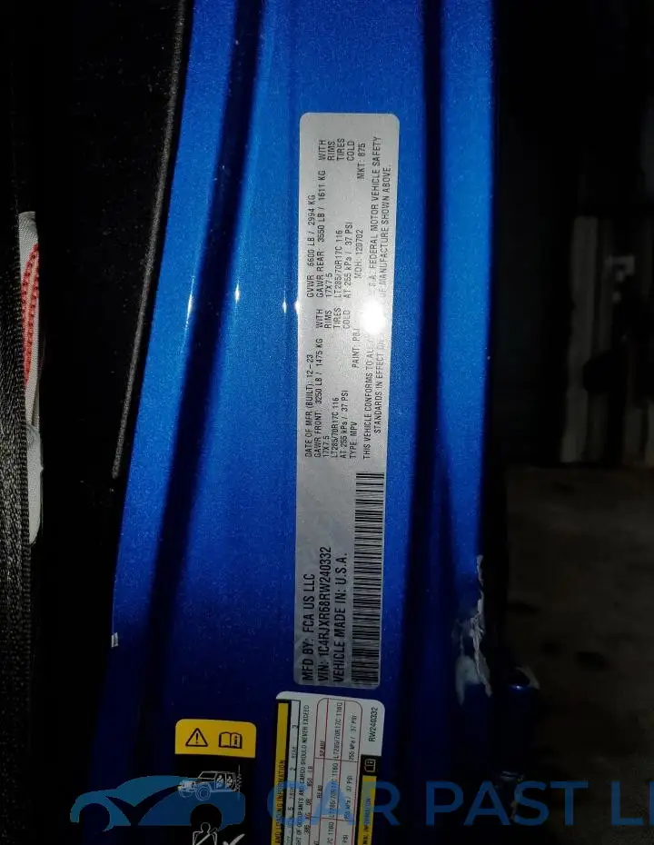 1C4RJXR68RW240332# 13