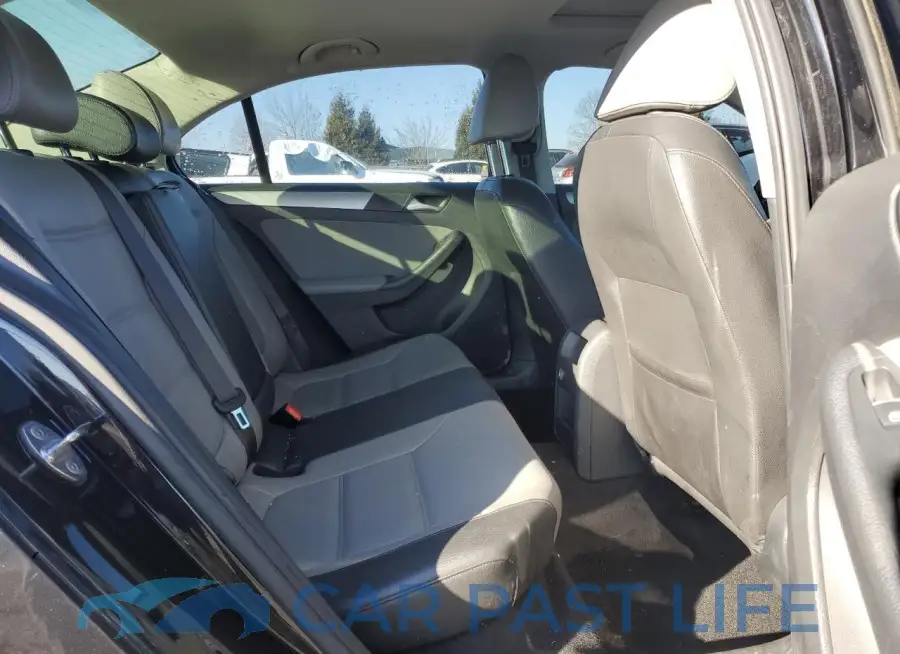 3VW637AJ8GM247272# 10