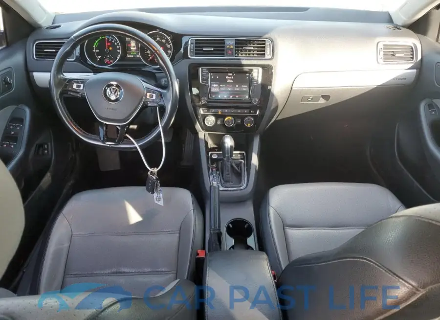 3VW637AJ8GM247272# 8