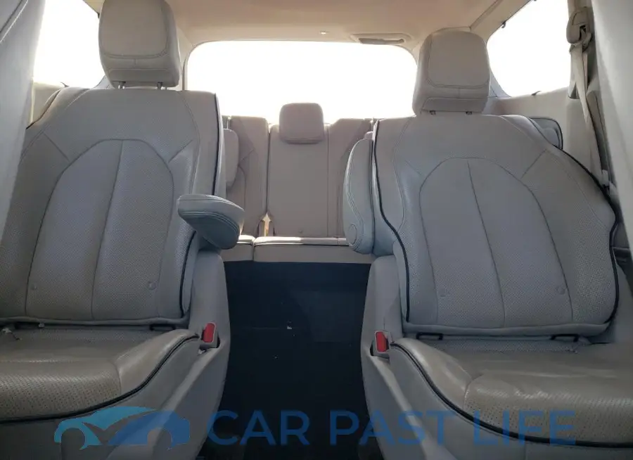 2C4RC1N76JR164404# 10