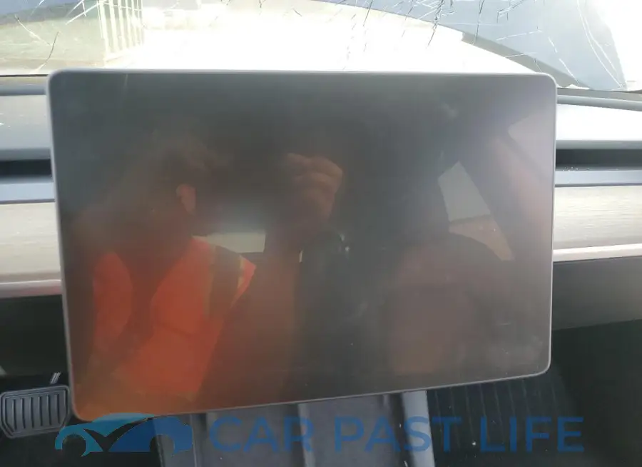 5YJ3E1EA2NF192083# 9