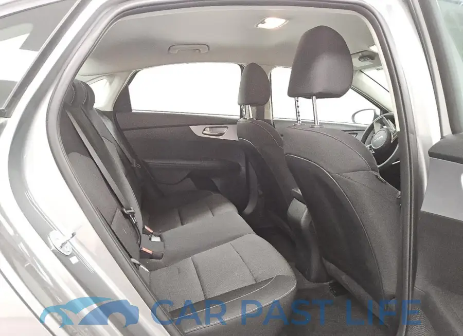 3KPF24AD1RE809623# 10