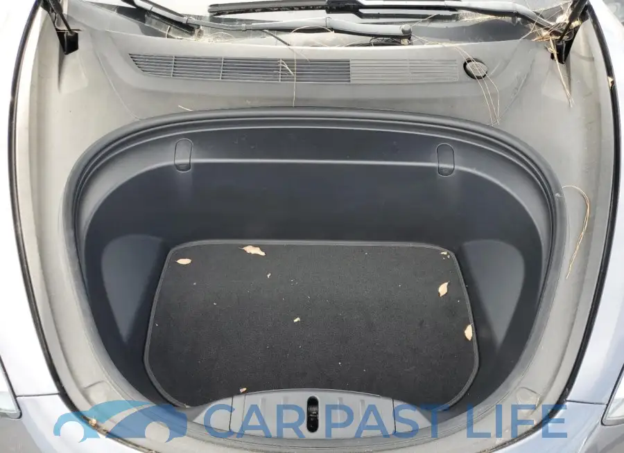 5YJ3E1EB3JF119596# 11