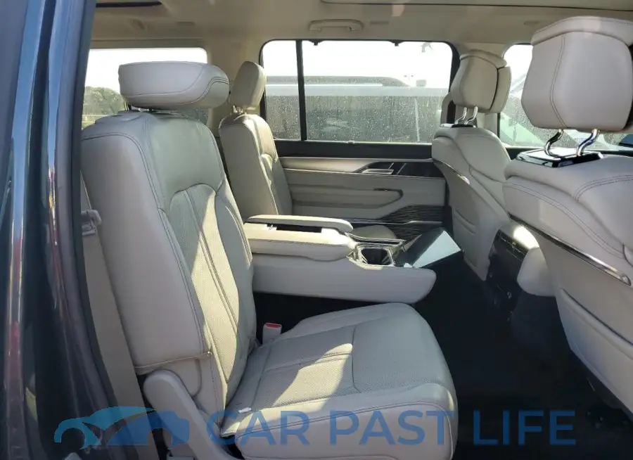 1C4SJVEJ3PS543104# 11
