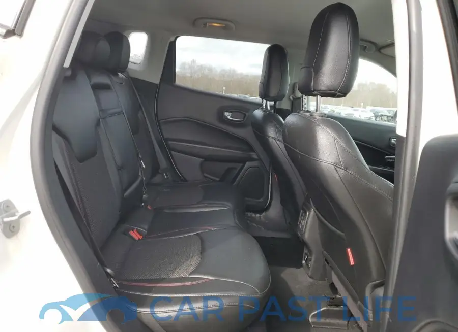 3C4NJDDB9JT451440# 11