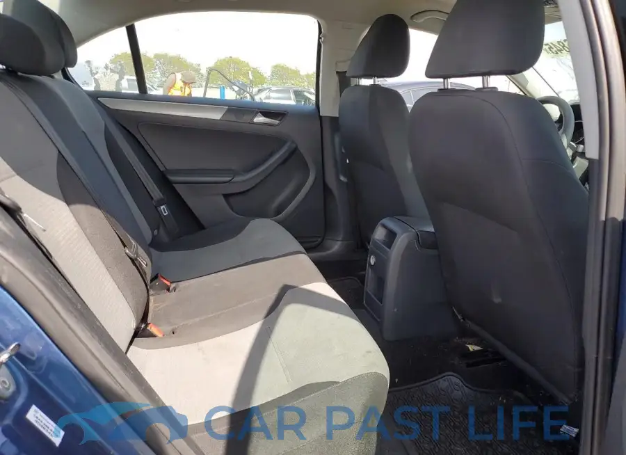 3VW2B7AJ7JM251872# 10