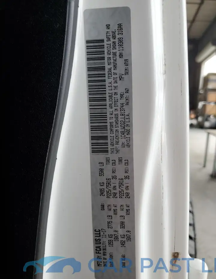 1C4BJWDG2JL813744# 12