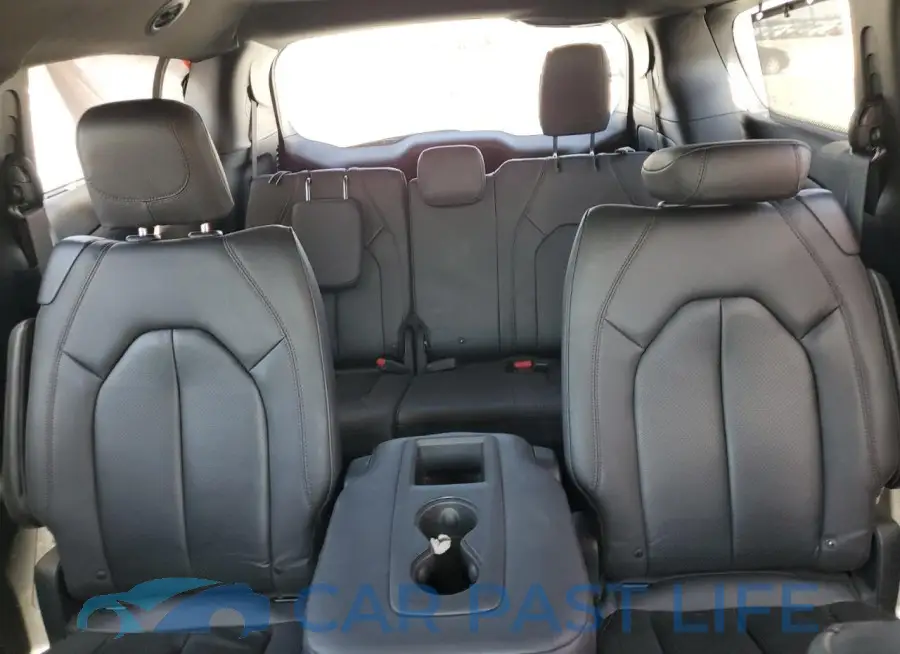 2C4RC1EG4LR110425# 10