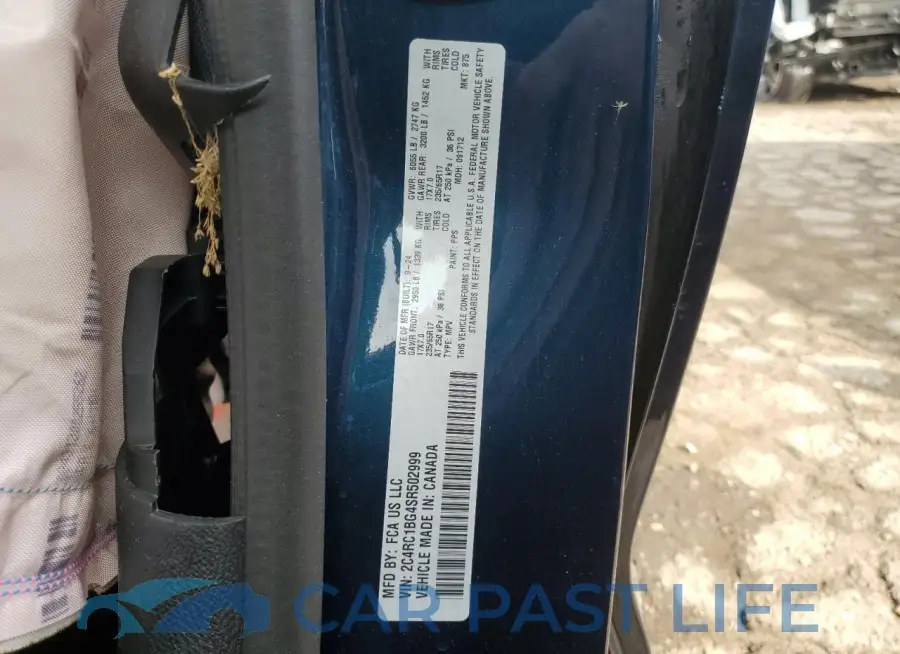 2C4RC1BG4SR502999# 13
