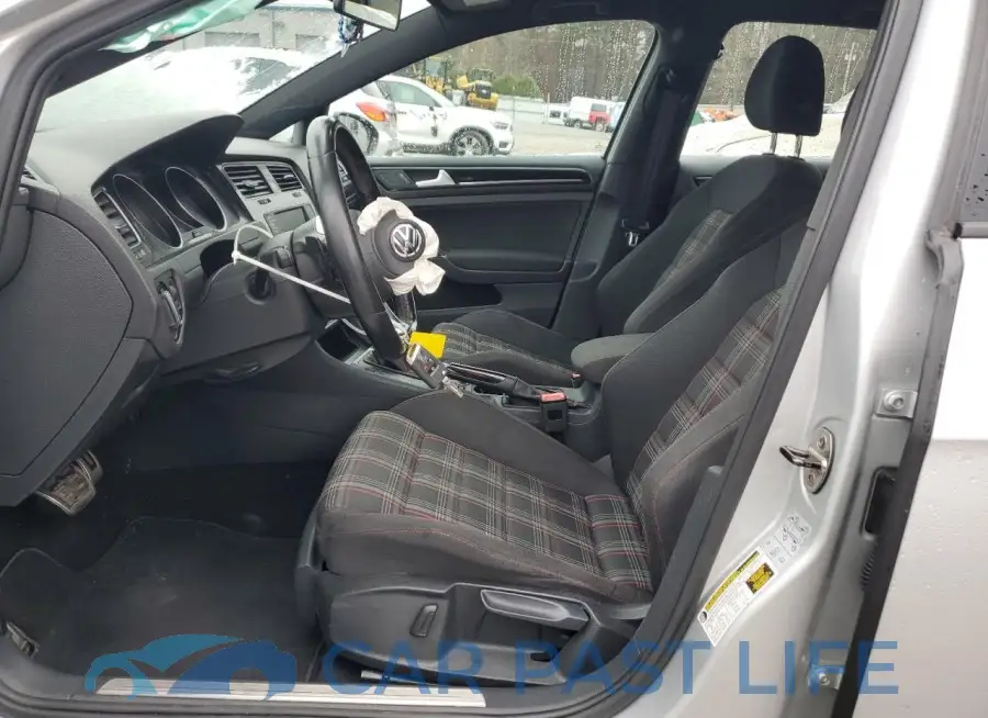 3VW4T7AU0GM012379# 7