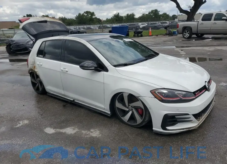 3VW5T7AU9MM011375# 4
