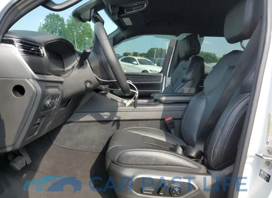 1C4SJRBP0RS134626# 7