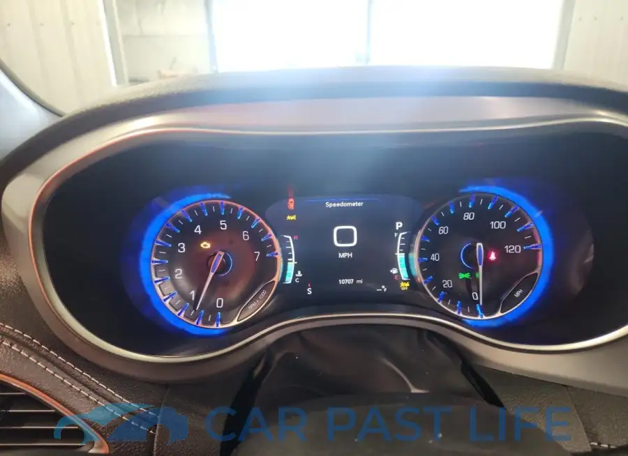 2C4RC1GG4SR550995# 9