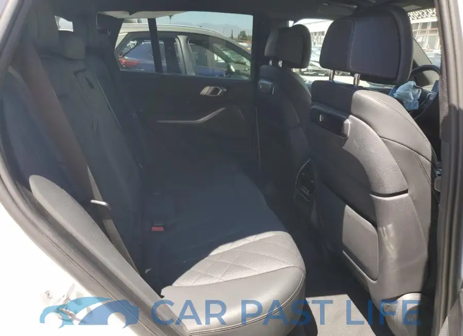 5UX13EU08R9V80897# 11