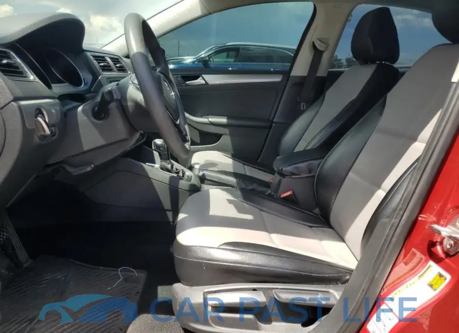 3VW2B7AJ0JM220589# 7