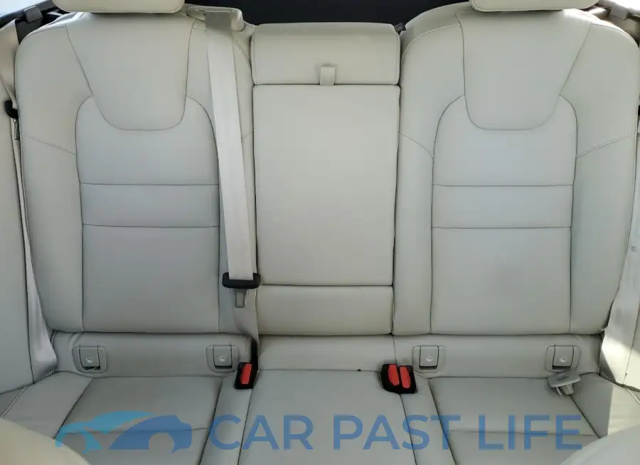 YV4L12WYXP2106745# 10