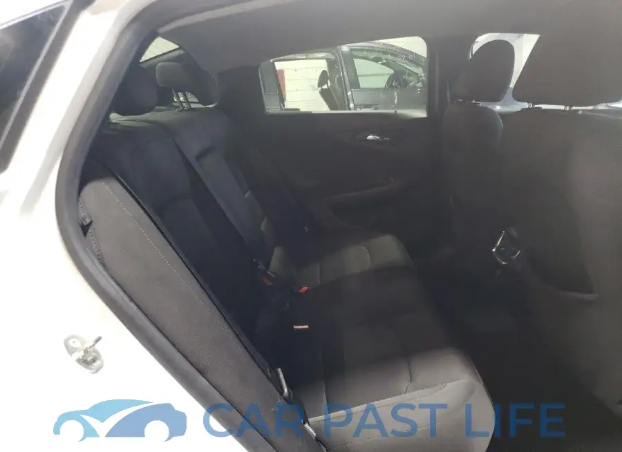 1G1ZD5ST6JF180432# 10