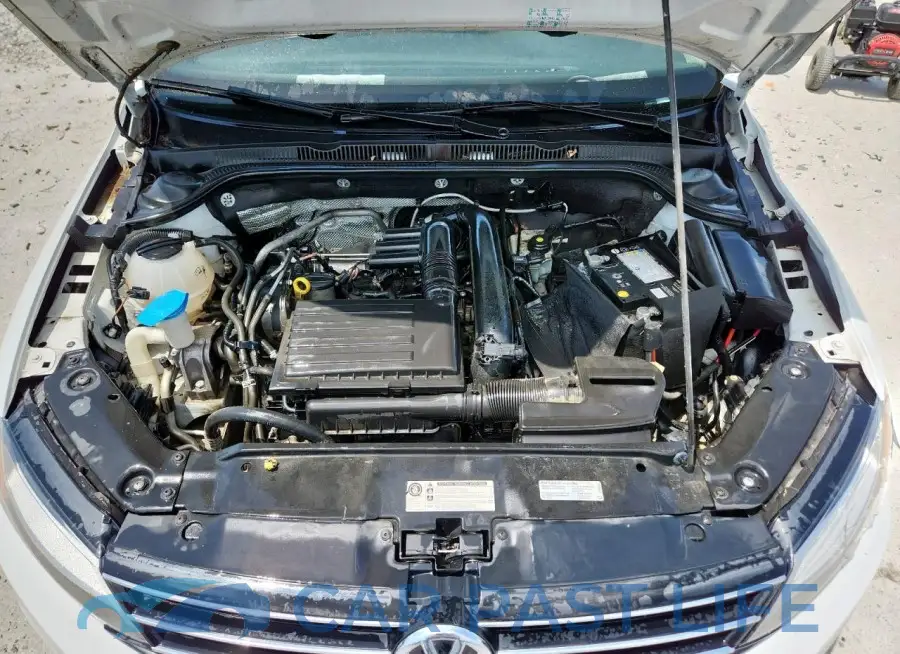 3VW2B7AJ3HM228941# 11