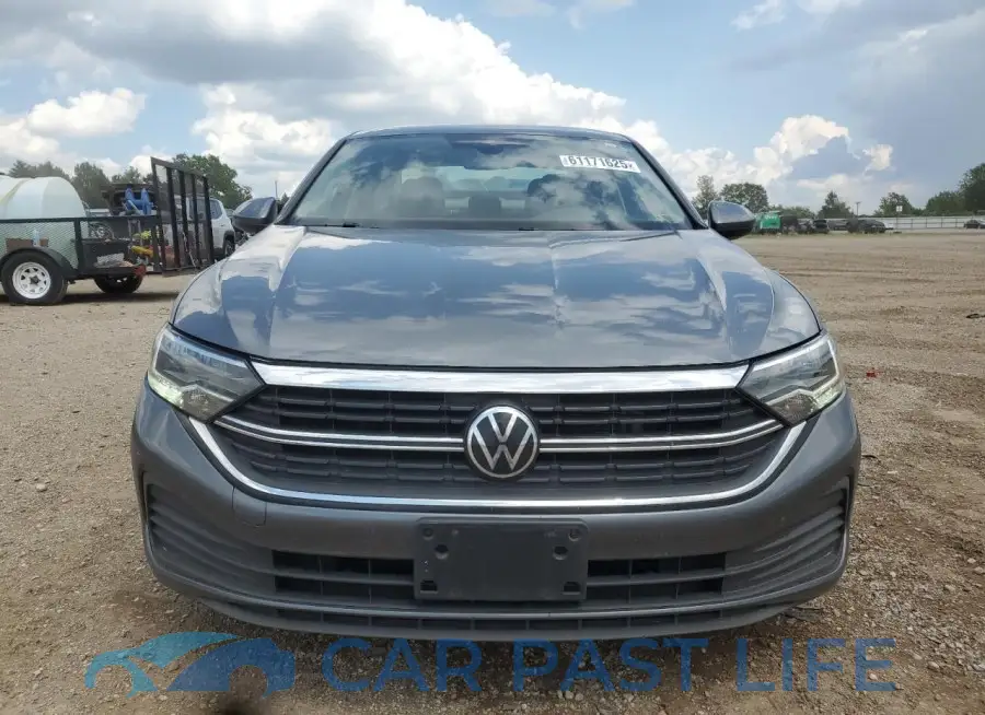 3VW5M7BU2RM021720# 5