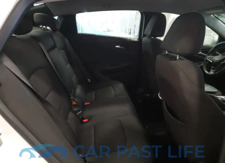 1G1ZD5ST4JF132587# 10