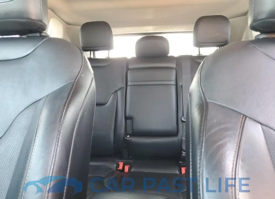 3C4NJDCB7JT146083# 10